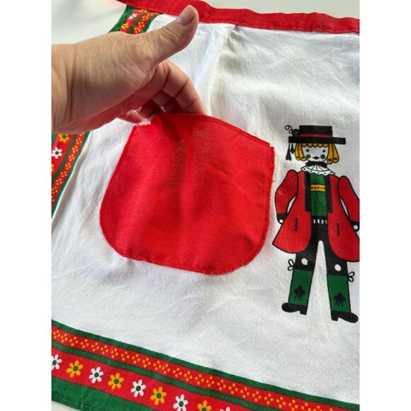 Vintage 1970s half apron, PennDutch boy and girl, kitsch kitchen linen - Picture 2 of 8
